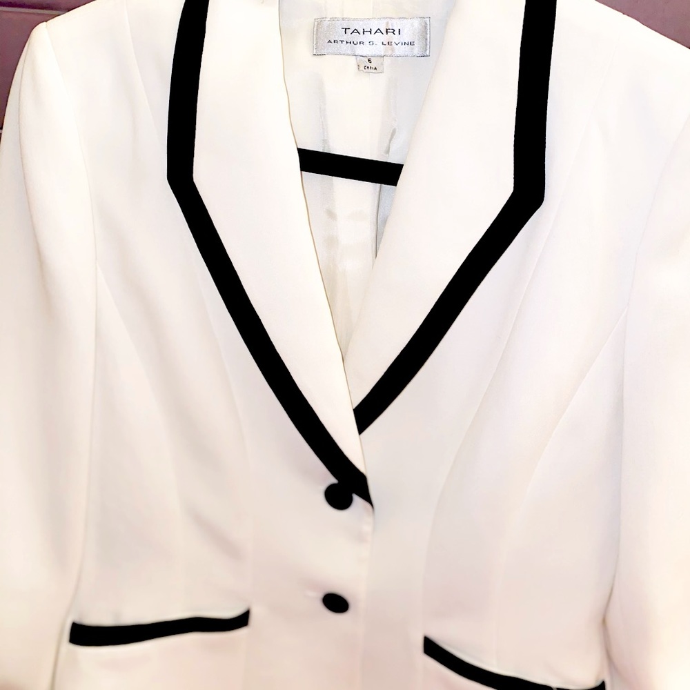 Tahari Blazer vintage